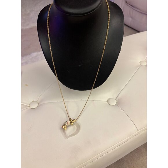 Vintage Frosted Lucite Heart Necklace With Porcelain Rose & Gold-Tone Leaves - Picture 14 of 15